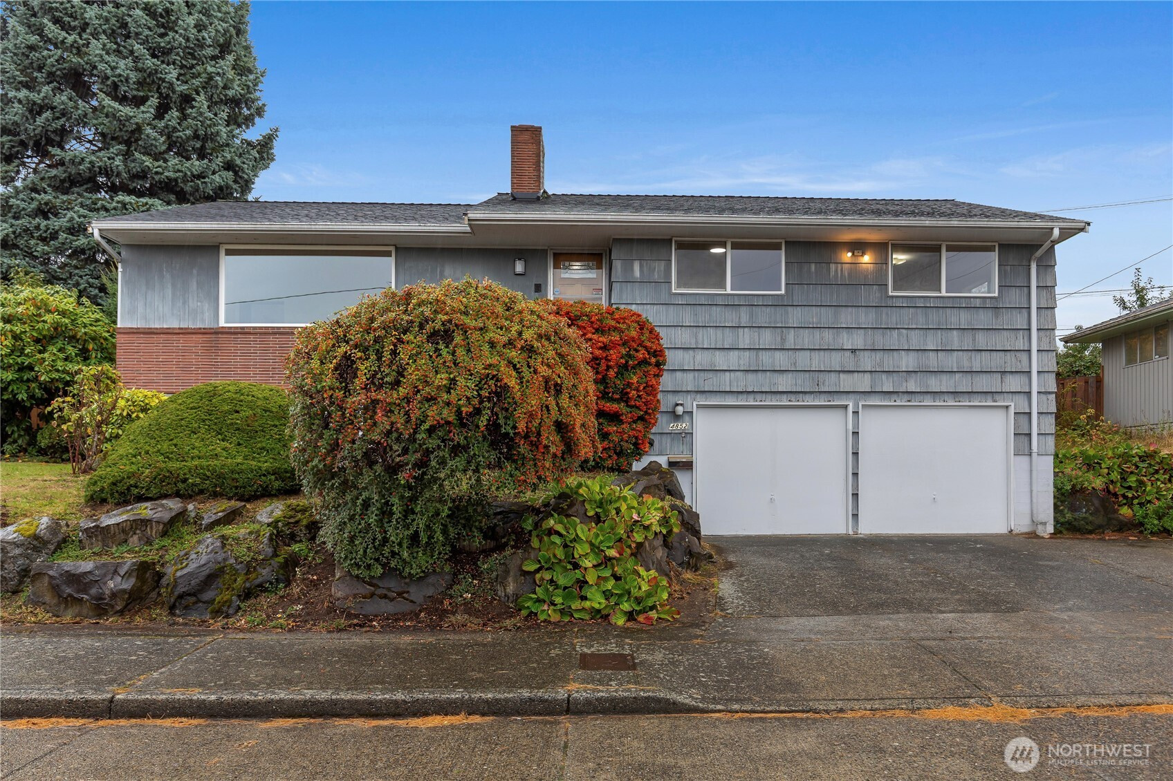 4852 19th Avenue S, Seattle, WA 98108