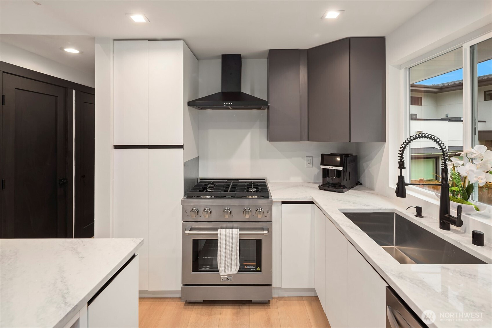 10045 NE 15th Street, Bellevue, WA 98004