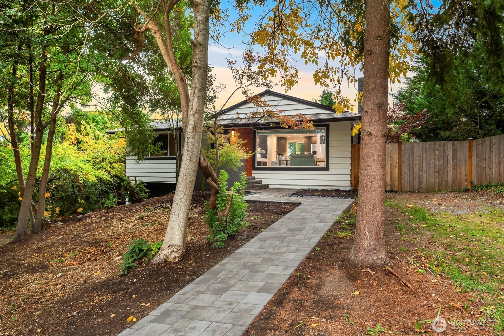 10045 NE 15th Street, Bellevue, WA 98004