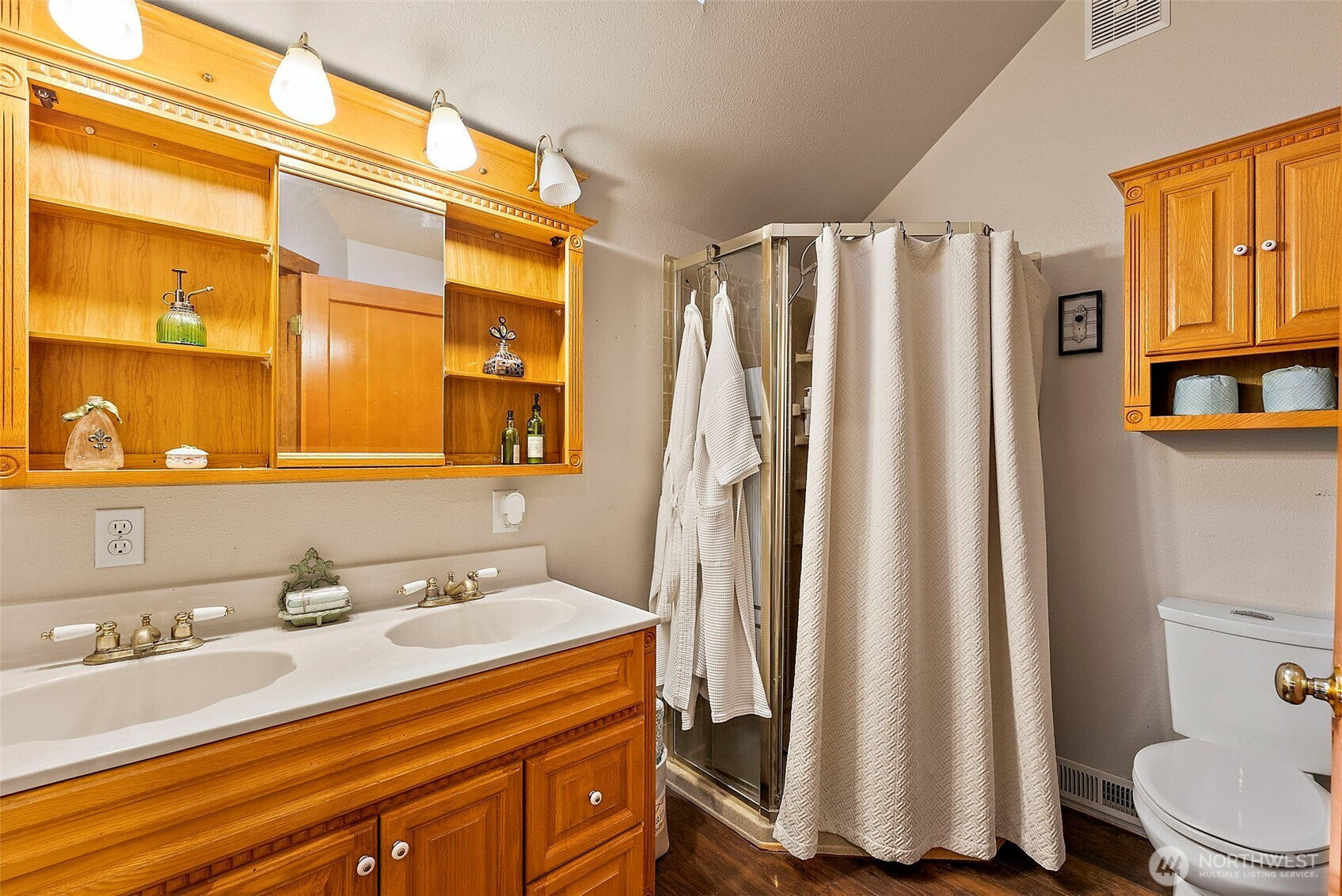 805 Cherry Avenue, Sumner, WA 98390