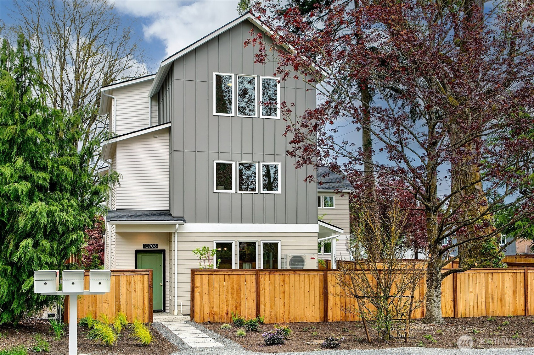 10706 Fremont Avenue N, Seattle, WA 98133