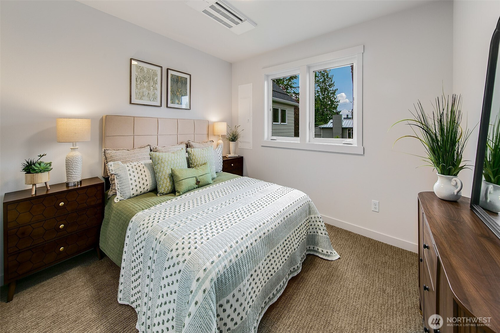 10706 Fremont Avenue N, Seattle, WA 98133