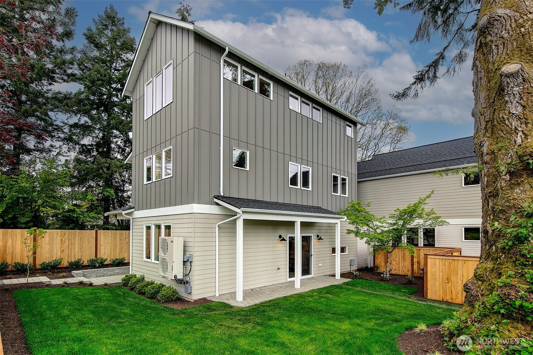 10706 Fremont Avenue N, Seattle, WA 98133