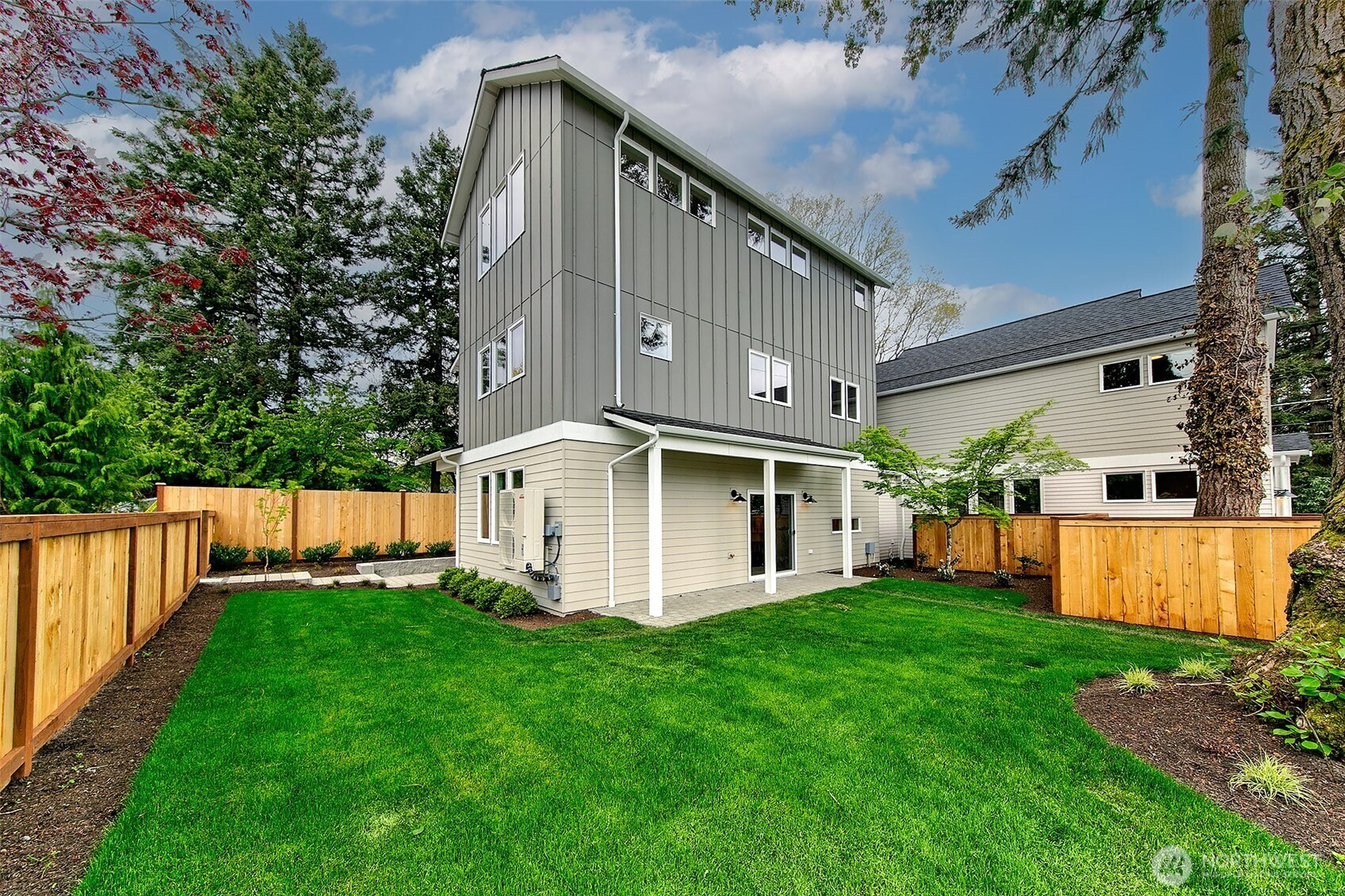 10706 Fremont Avenue N, Seattle, WA 98133