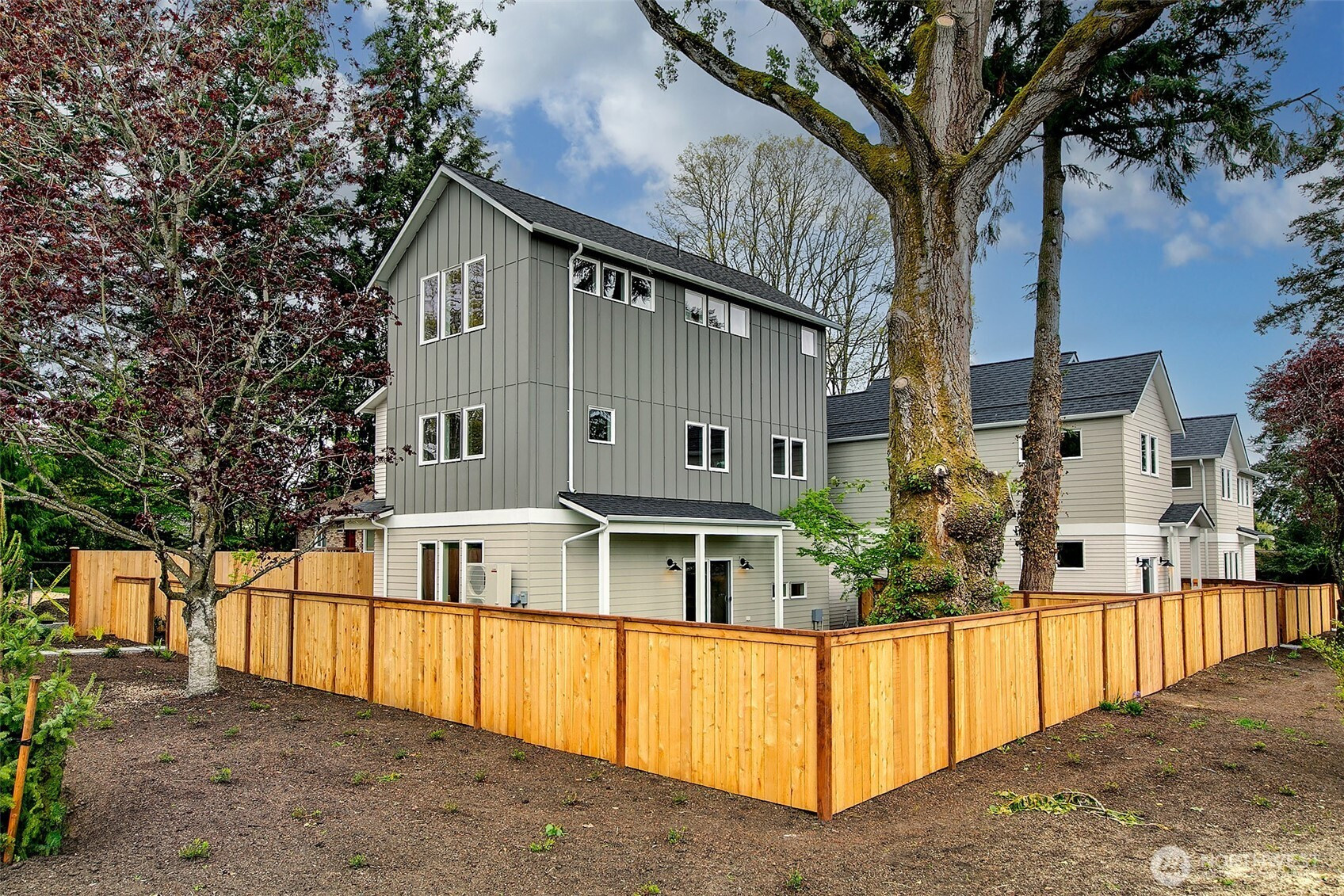 10706 Fremont Avenue N, Seattle, WA 98133