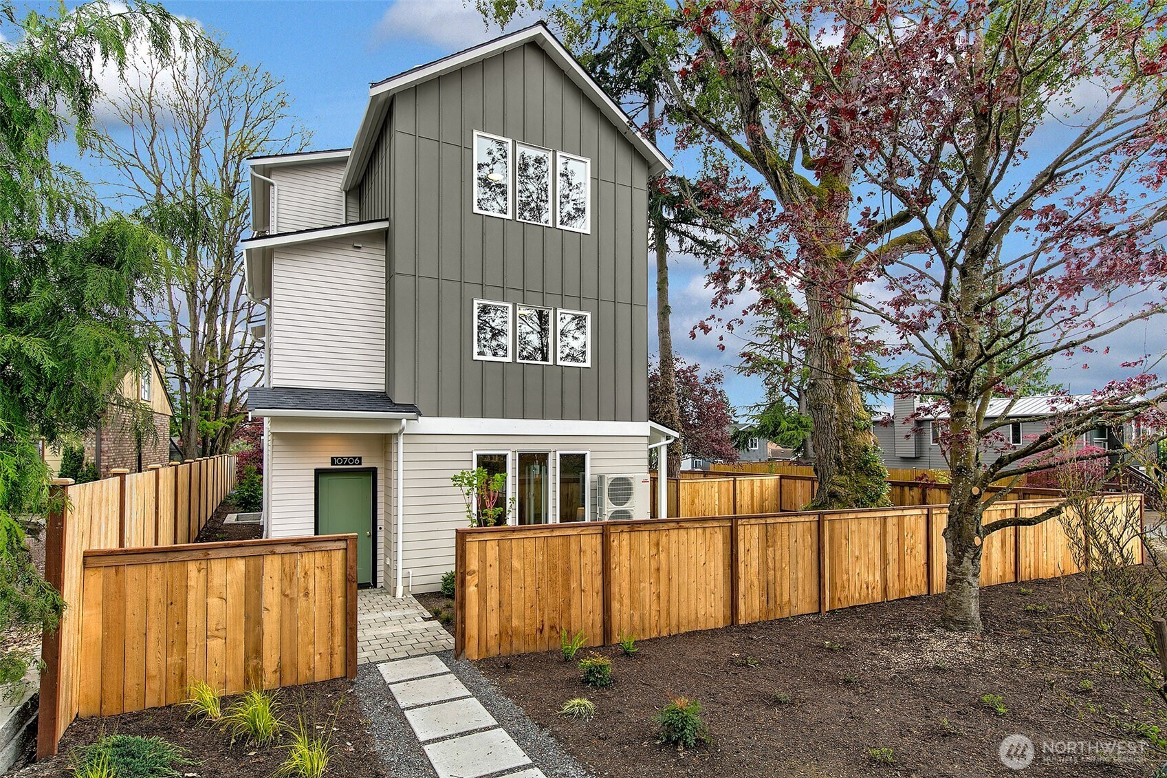 10706 Fremont Avenue N, Seattle, WA 98133
