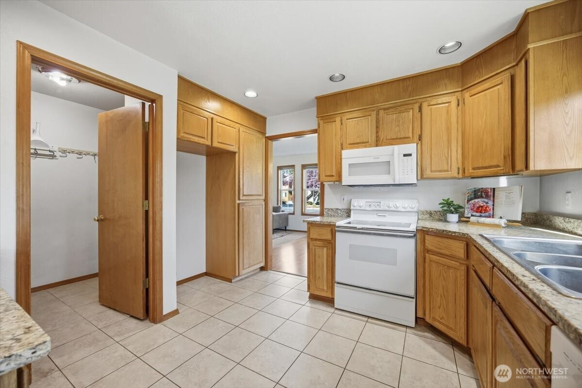 2460 Westmoreland Dr, Richland, WA 99354