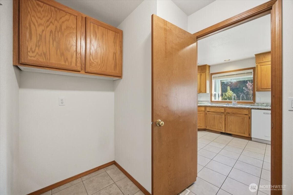 2460 Westmoreland Dr, Richland, WA 99354