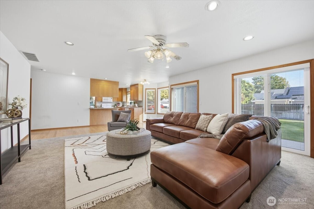 2460 Westmoreland Dr, Richland, WA 99354