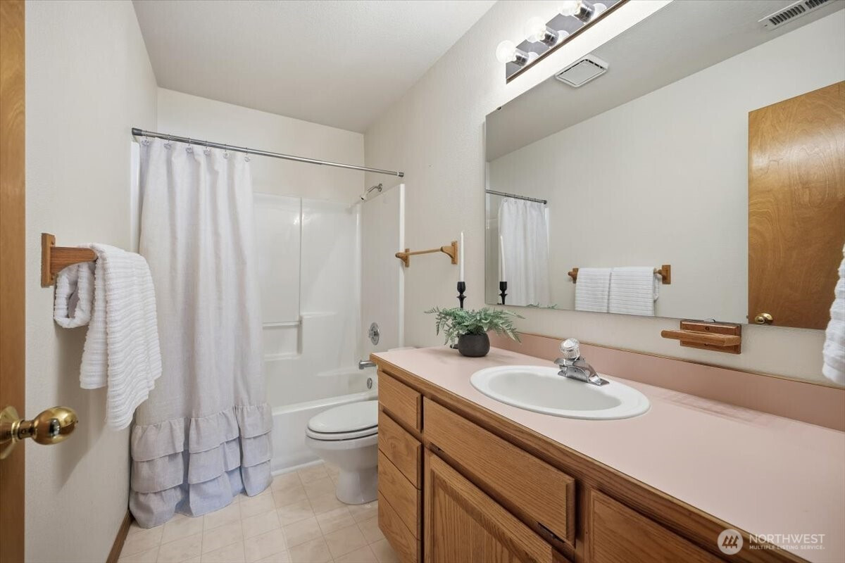 2460 Westmoreland Dr, Richland, WA 99354