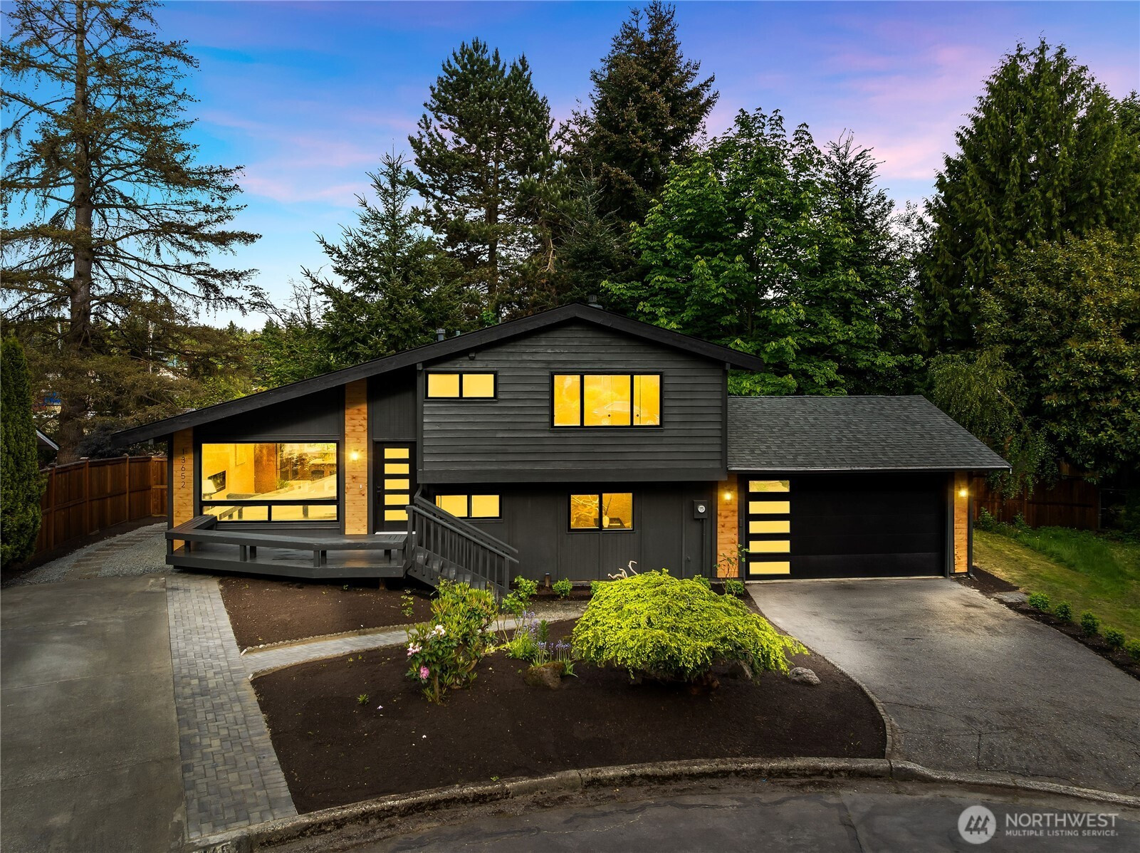 13652 99th Avenue NE, Kirkland, WA 98034