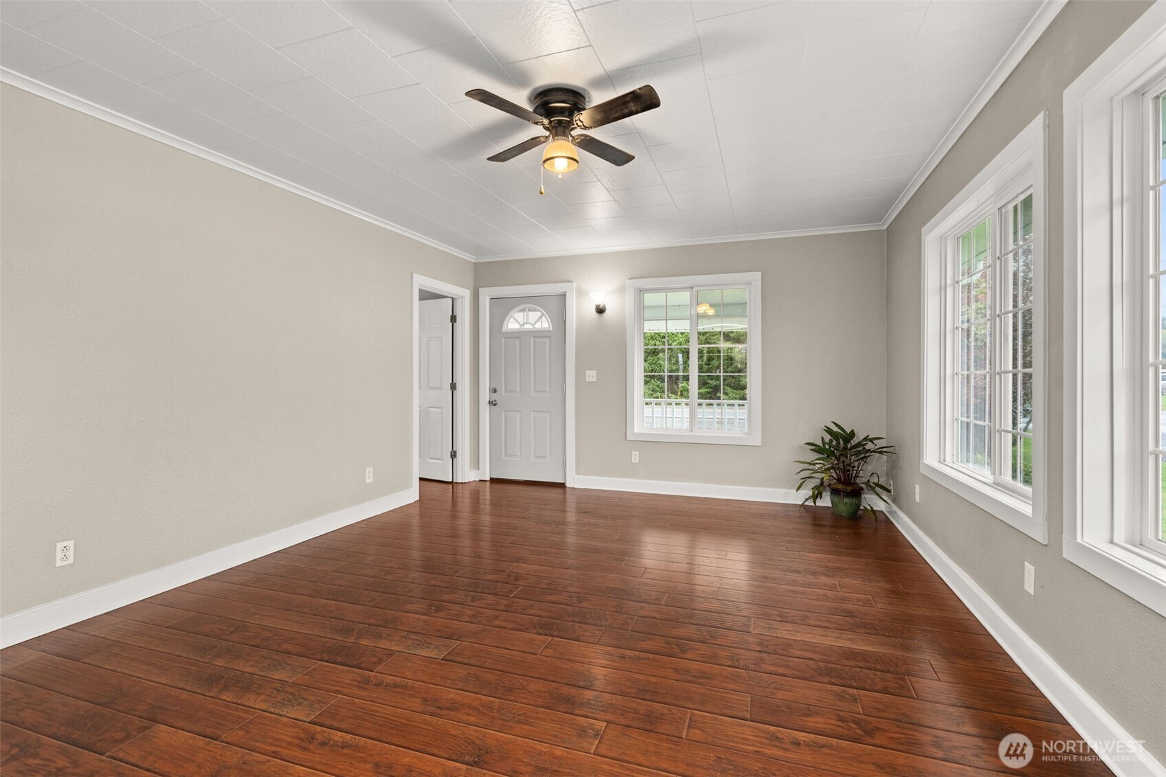 944 Willapa Road, Raymond, WA 98577