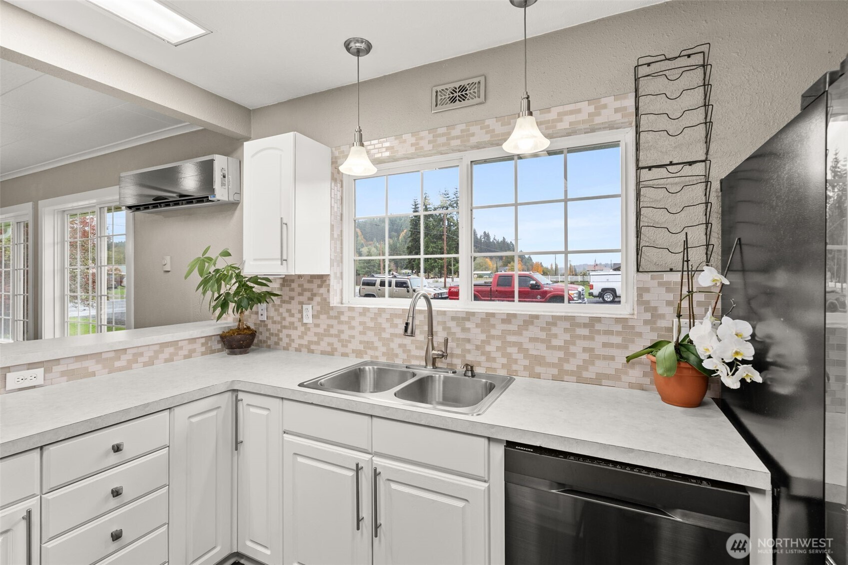 944 Willapa Road, Raymond, WA 98577