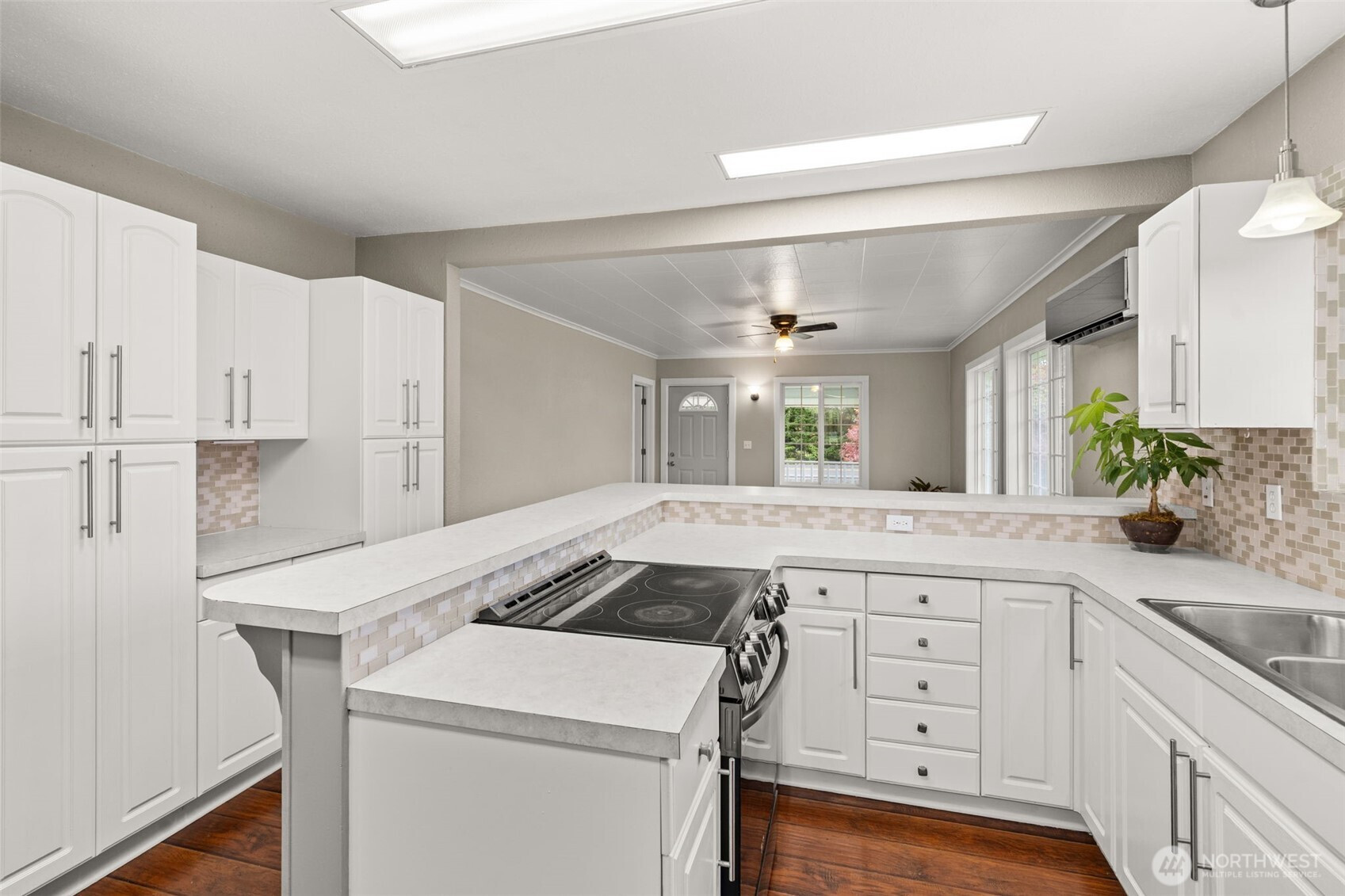 944 Willapa Road, Raymond, WA 98577