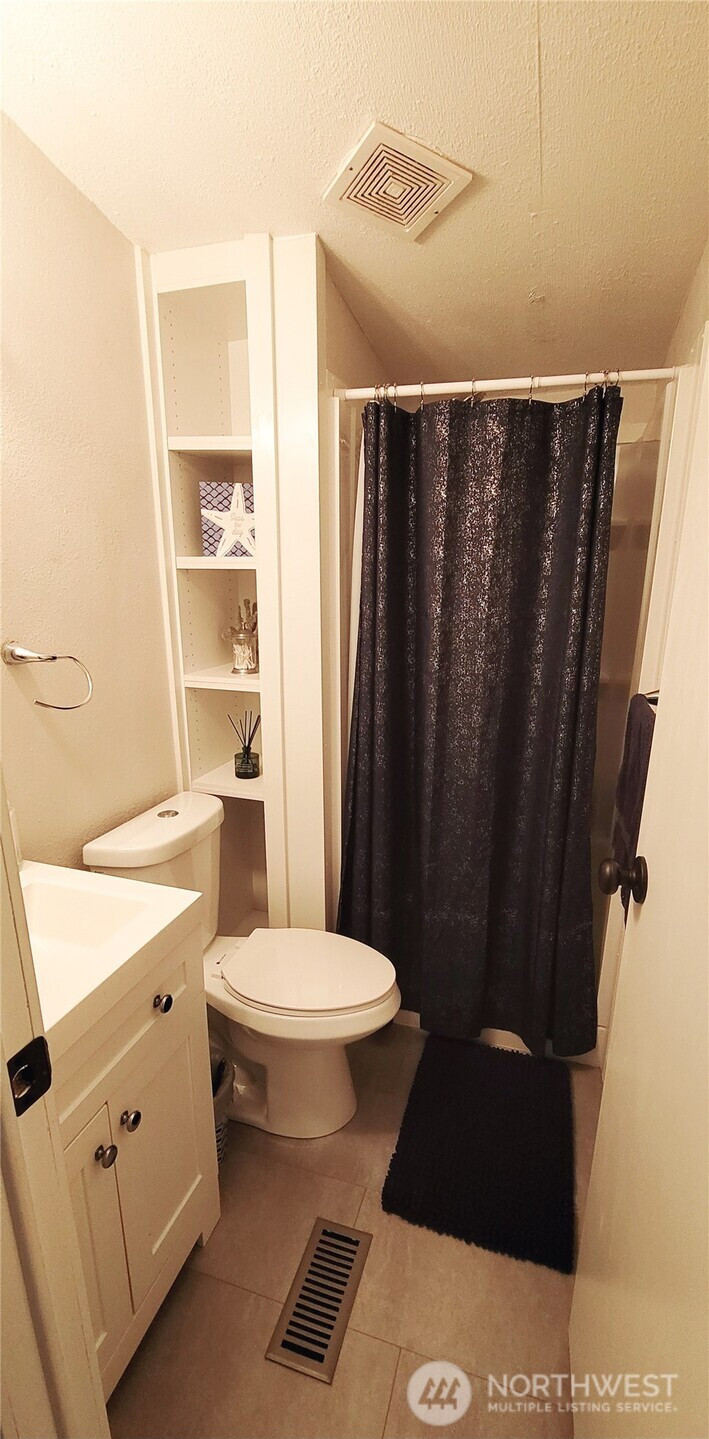 803 Oysterville Road, Ocean Park, WA 98640