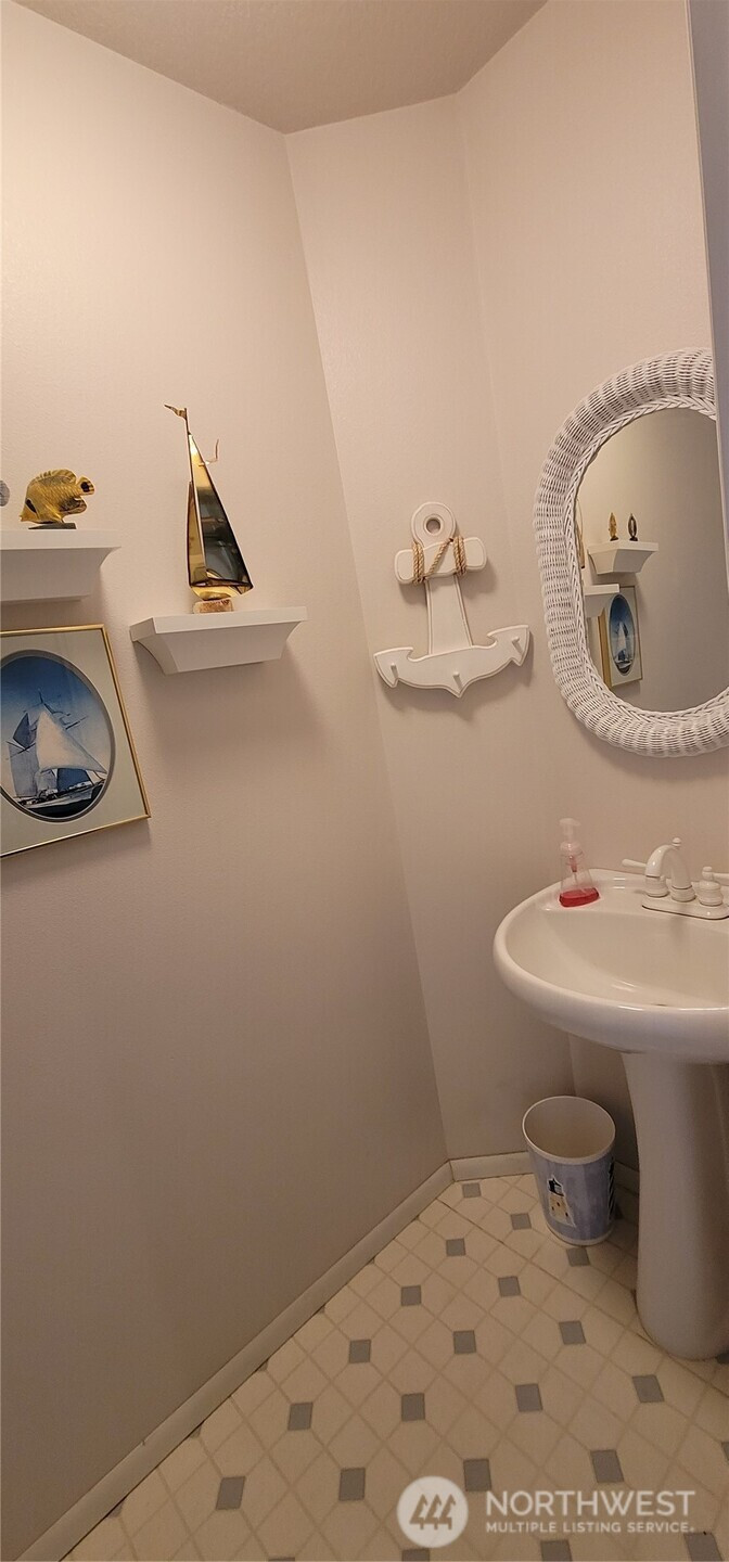 32805 G Street, Ocean Park, WA 98640