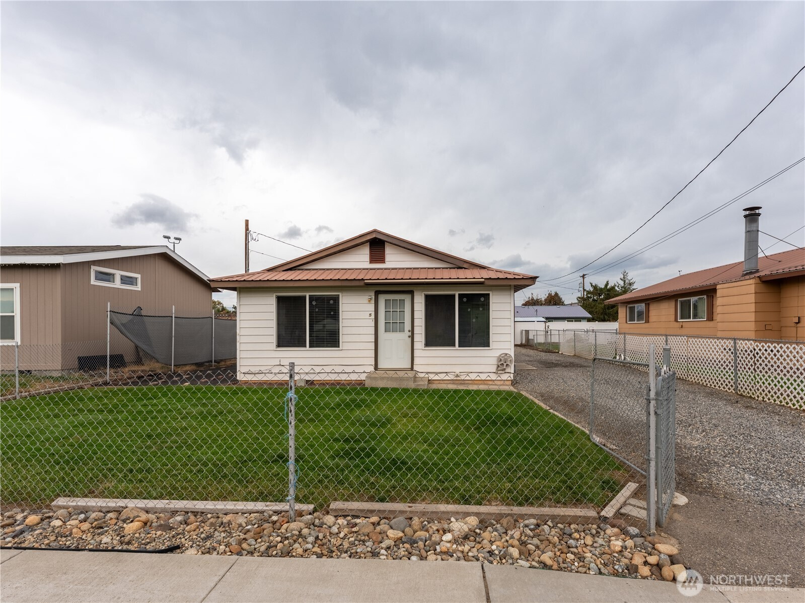 5 Delaware Avenue, Rock Island, WA 98850