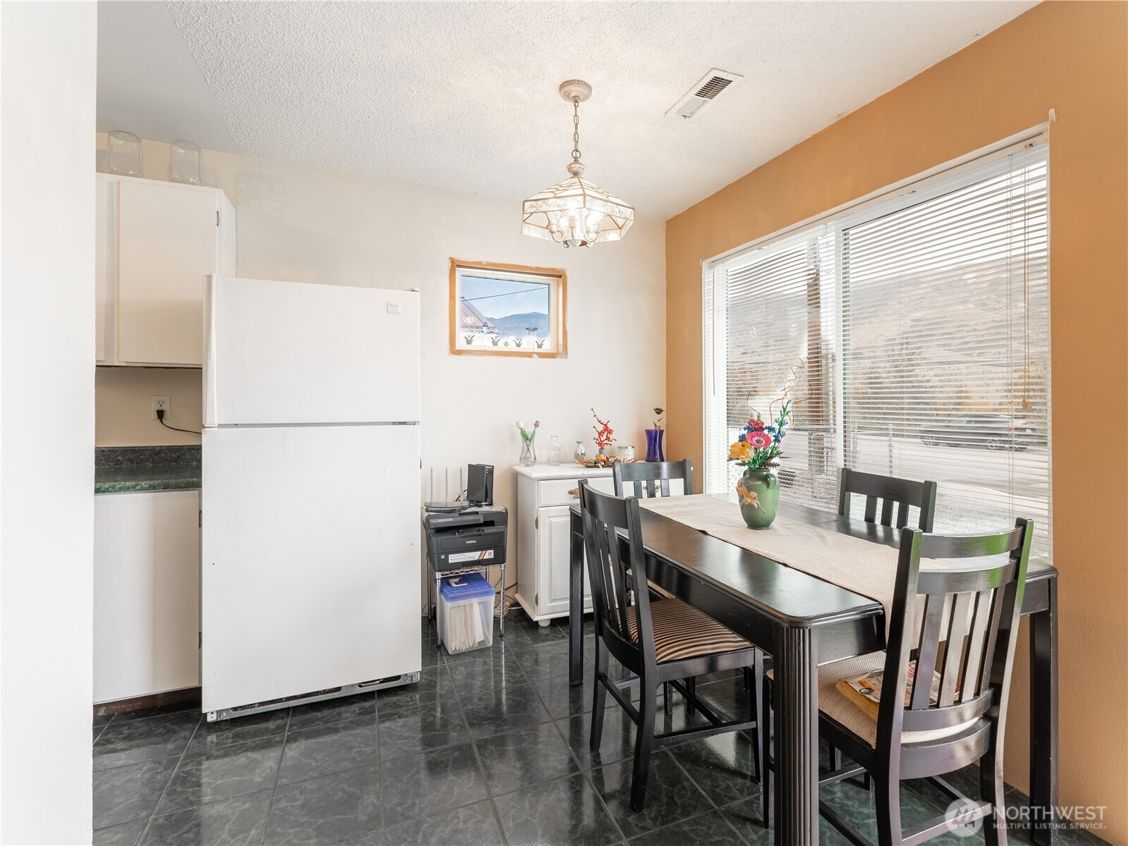 5 Delaware Avenue, Rock Island, WA 98850