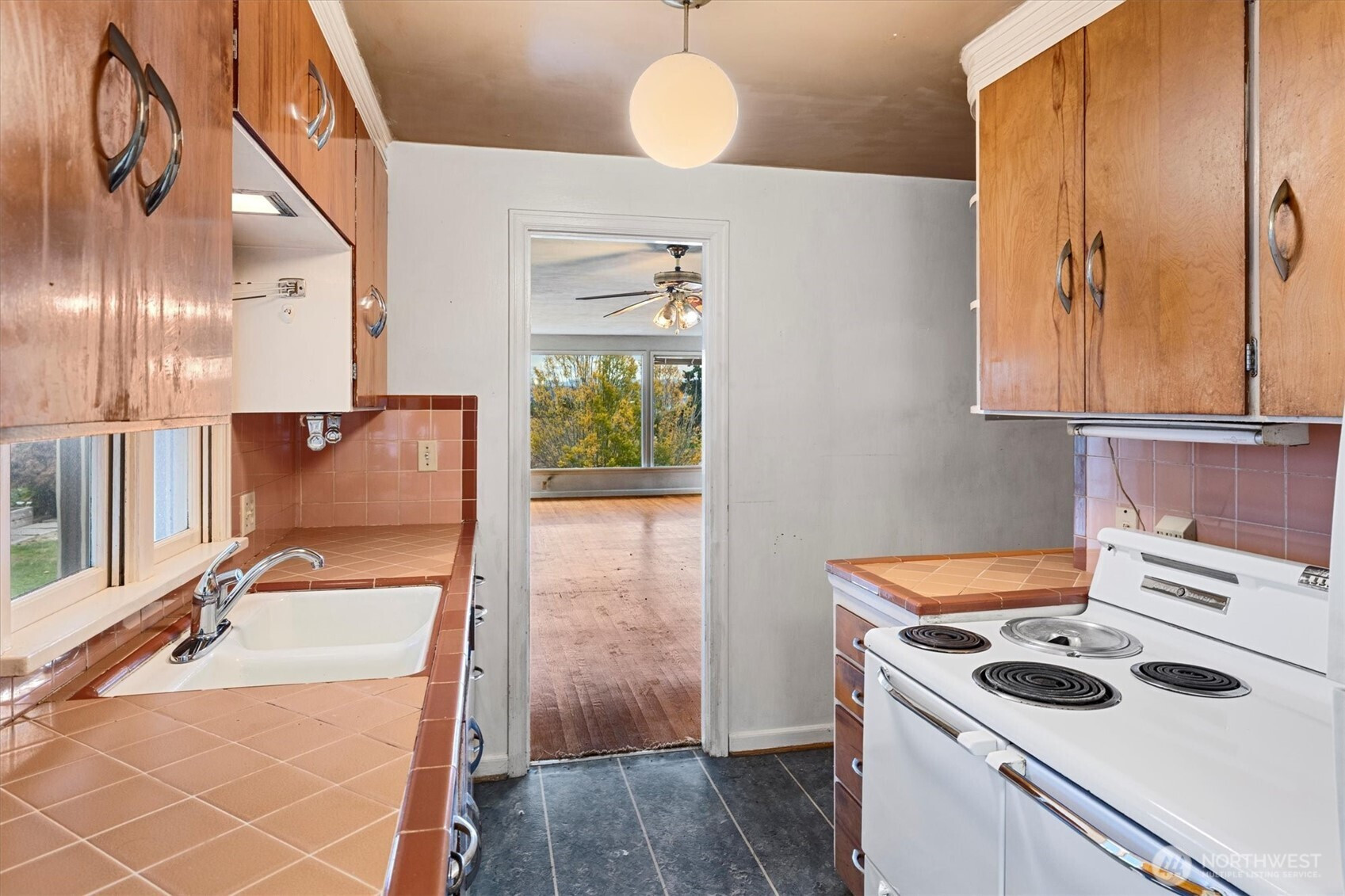 7327 58th Avenue NE, Seattle, WA 98115