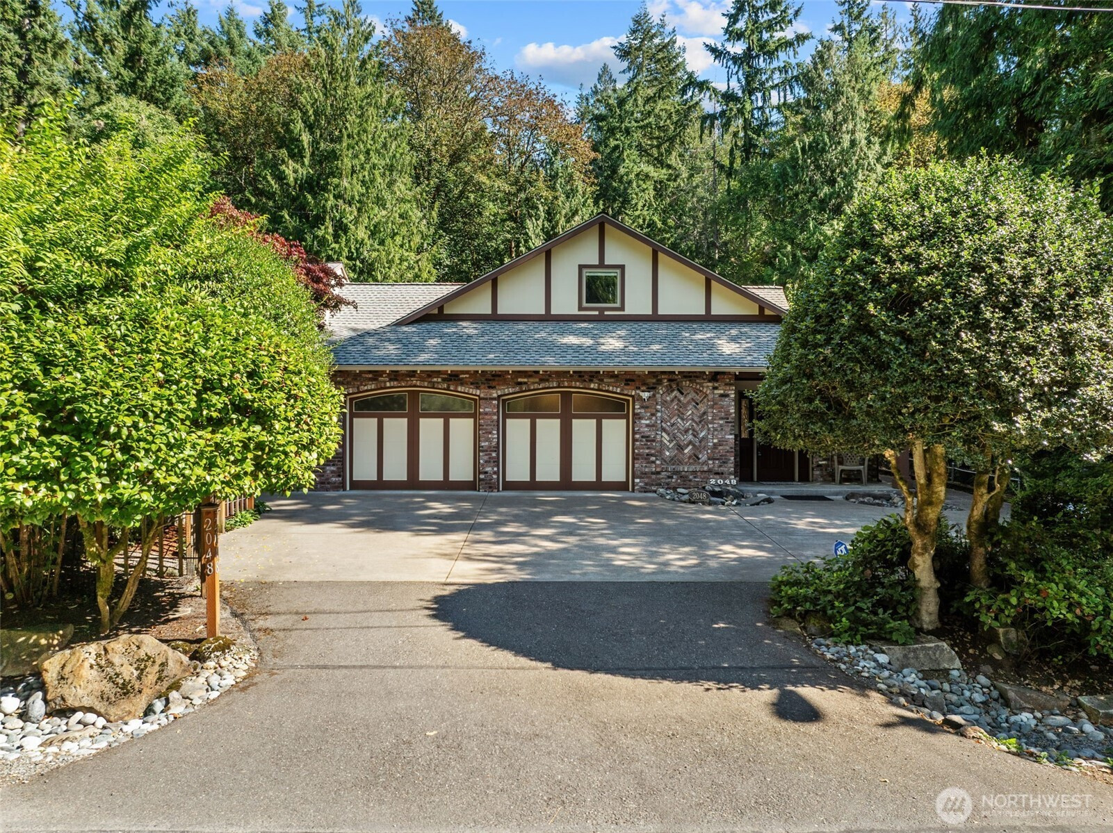 2048 216th Avenue SE, Sammamish, WA 98075