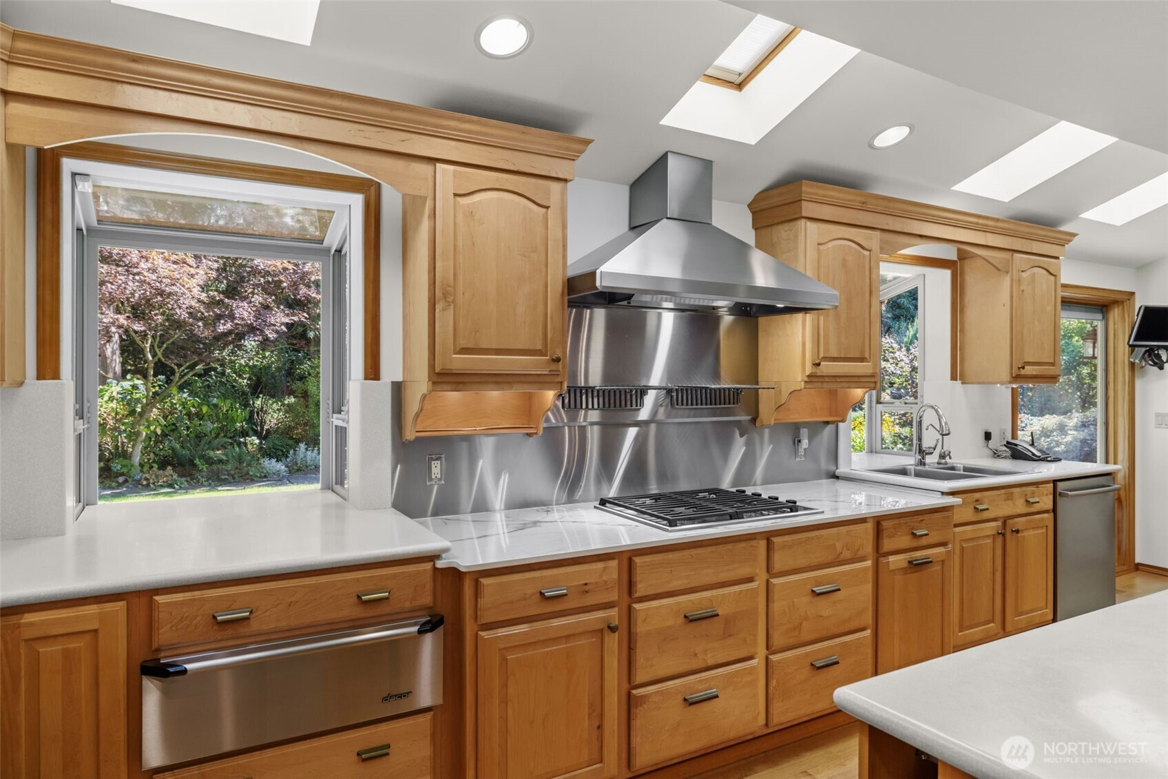 2048 216th Avenue SE, Sammamish, WA 98075