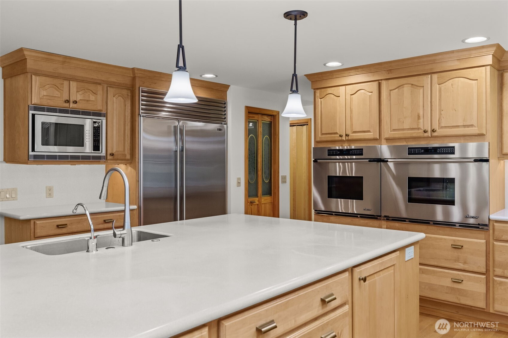 2048 216th Avenue SE, Sammamish, WA 98075