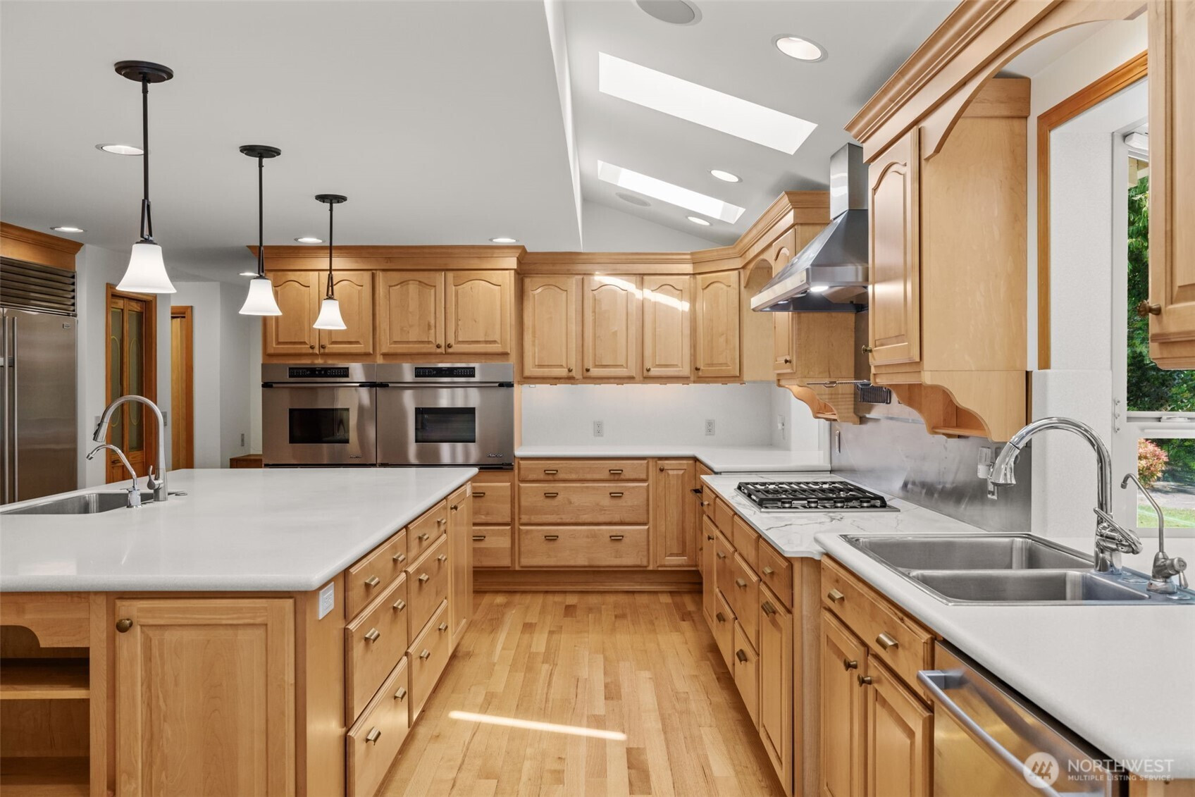 2048 216th Avenue SE, Sammamish, WA 98075