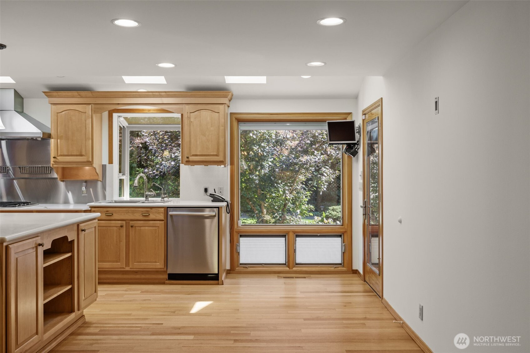 2048 216th Avenue SE, Sammamish, WA 98075