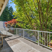 2048 216th Avenue SE, Sammamish, WA 98075