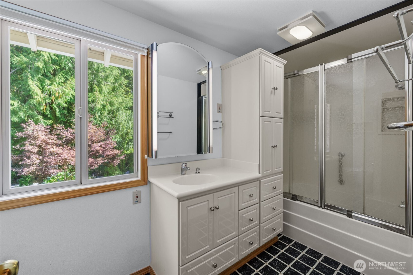 2048 216th Avenue SE, Sammamish, WA 98075