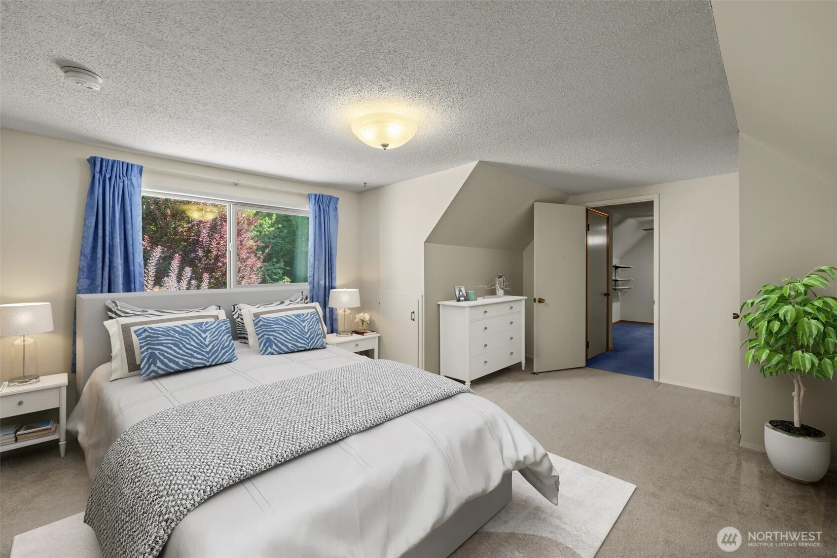 2048 216th Avenue SE, Sammamish, WA 98075