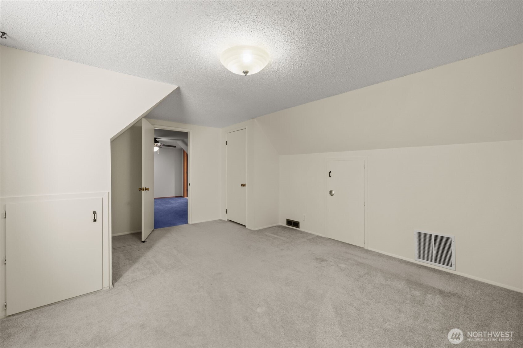 2048 216th Avenue SE, Sammamish, WA 98075