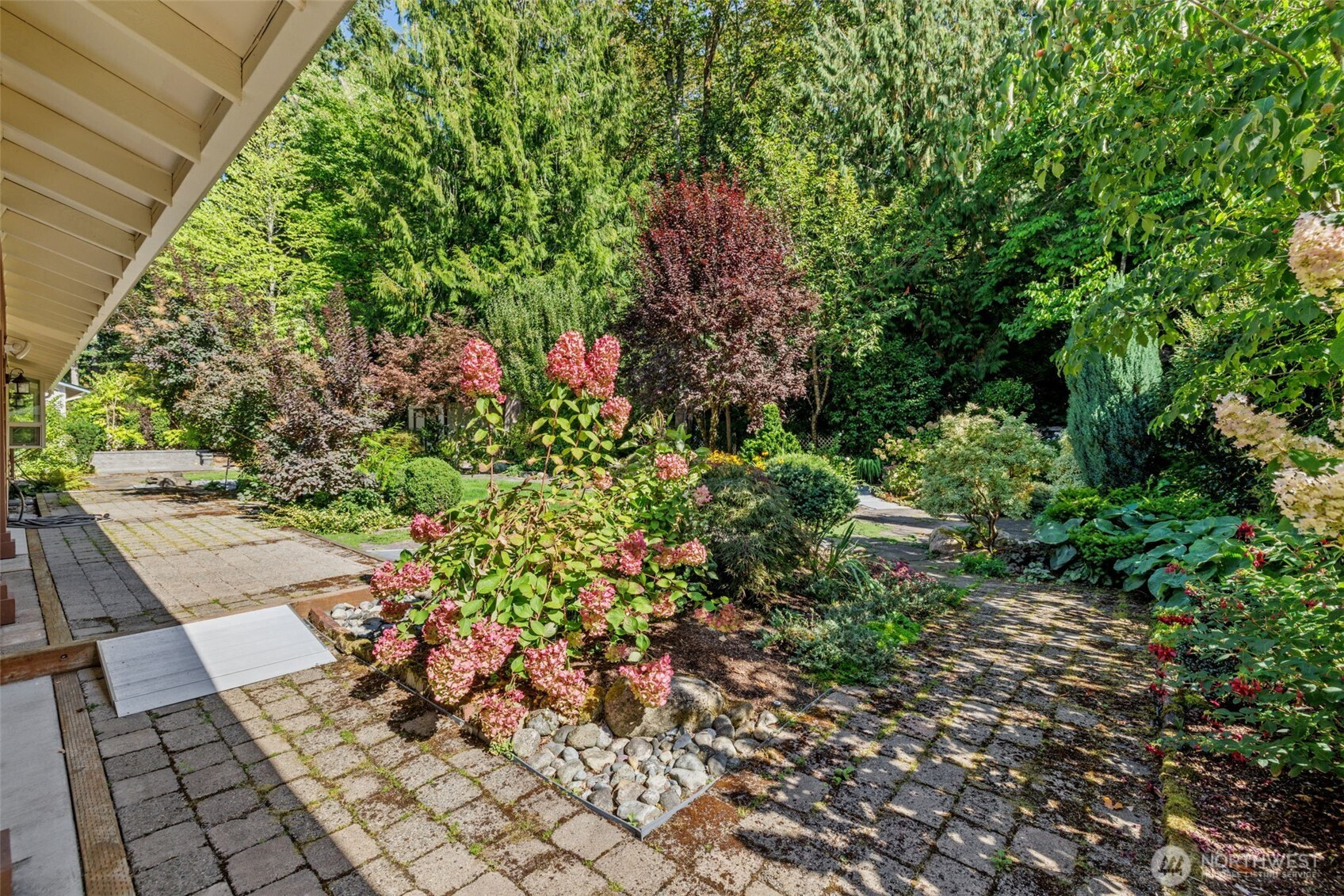 2048 216th Avenue SE, Sammamish, WA 98075