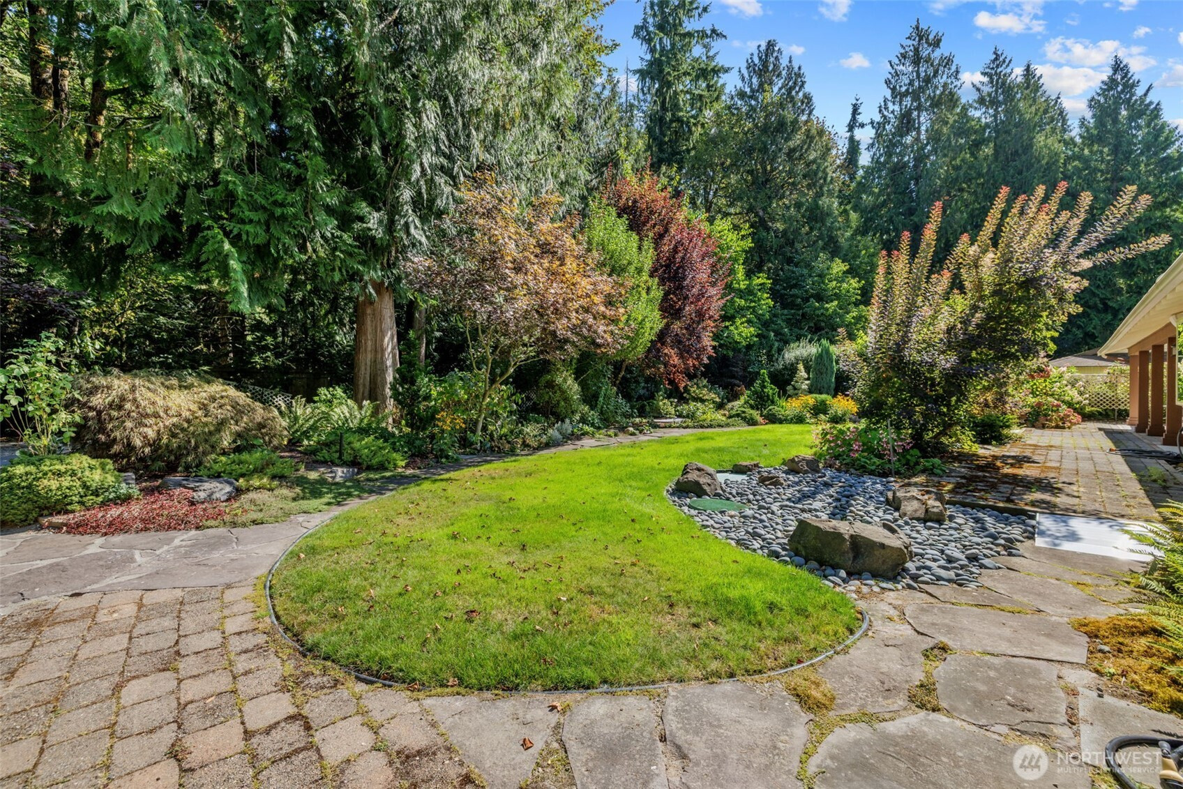 2048 216th Avenue SE, Sammamish, WA 98075