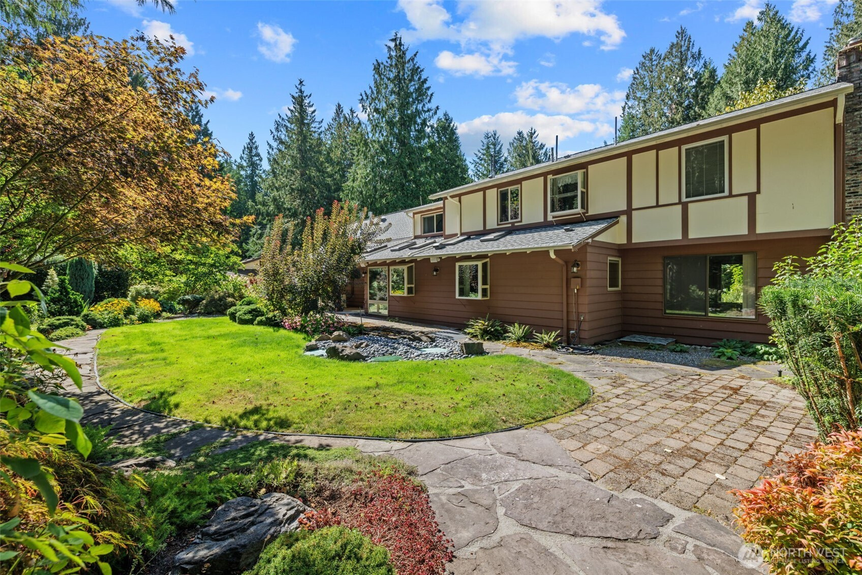 2048 216th Avenue SE, Sammamish, WA 98075