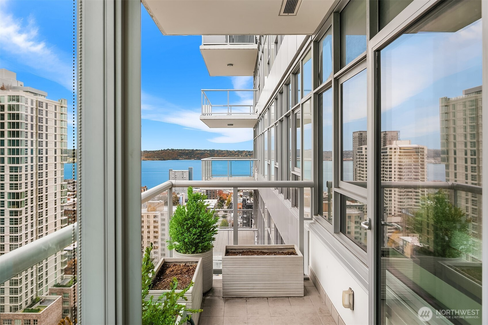 588 Bell St, Seattle, WA 98121