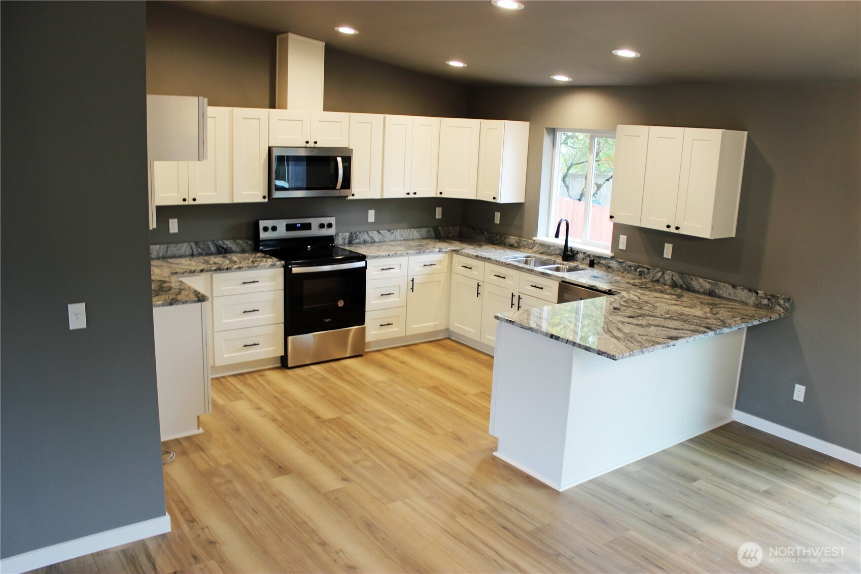 208 S Second Street, Oakville, WA 98568