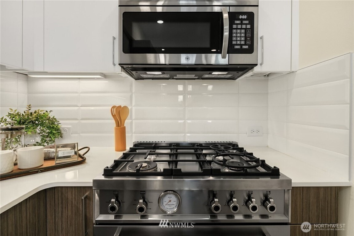 6539 4th Avenue NE, Seattle, WA 98115