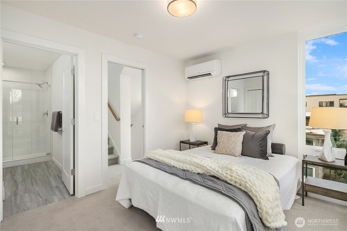 6539 4th Avenue NE, Seattle, WA 98115