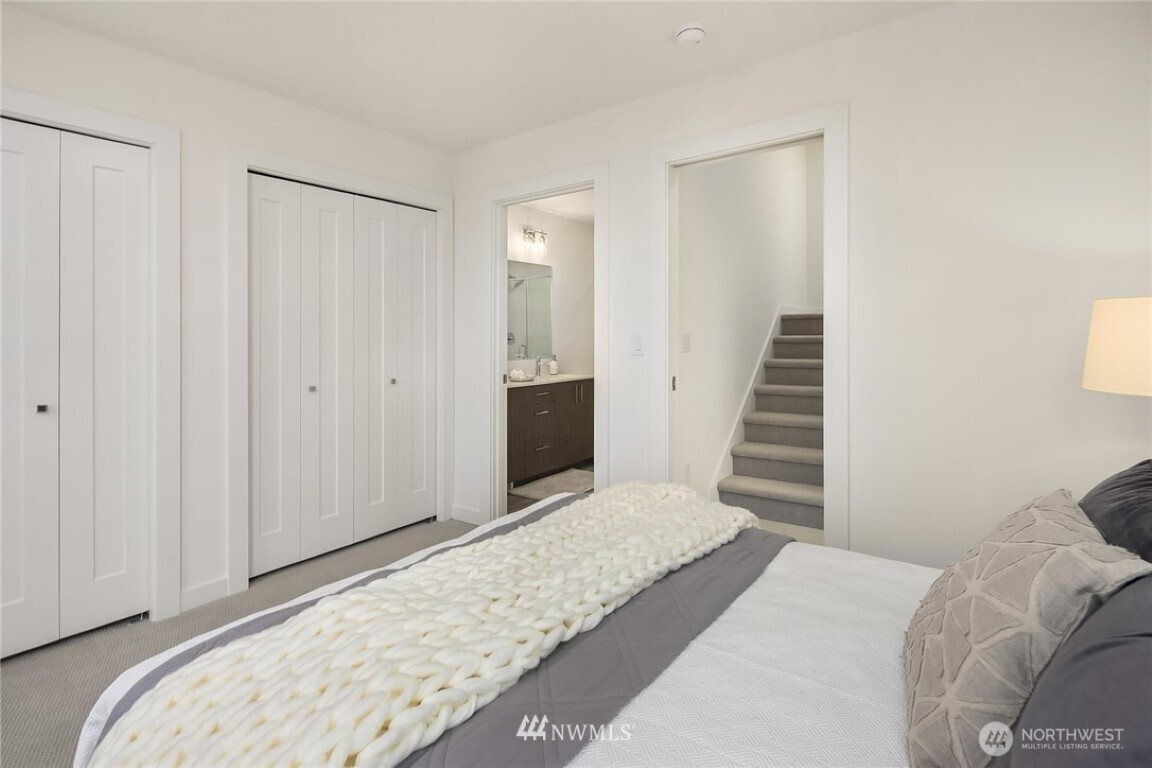 6539 4th Avenue NE, Seattle, WA 98115