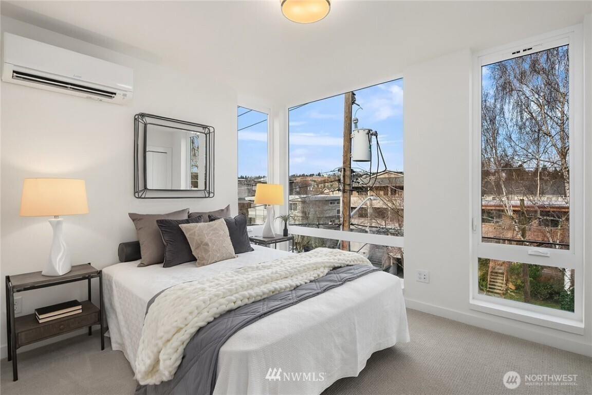 6539 4th Avenue NE, Seattle, WA 98115