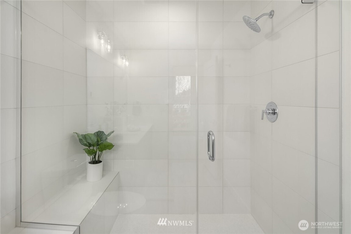 6539 4th Avenue NE, Seattle, WA 98115