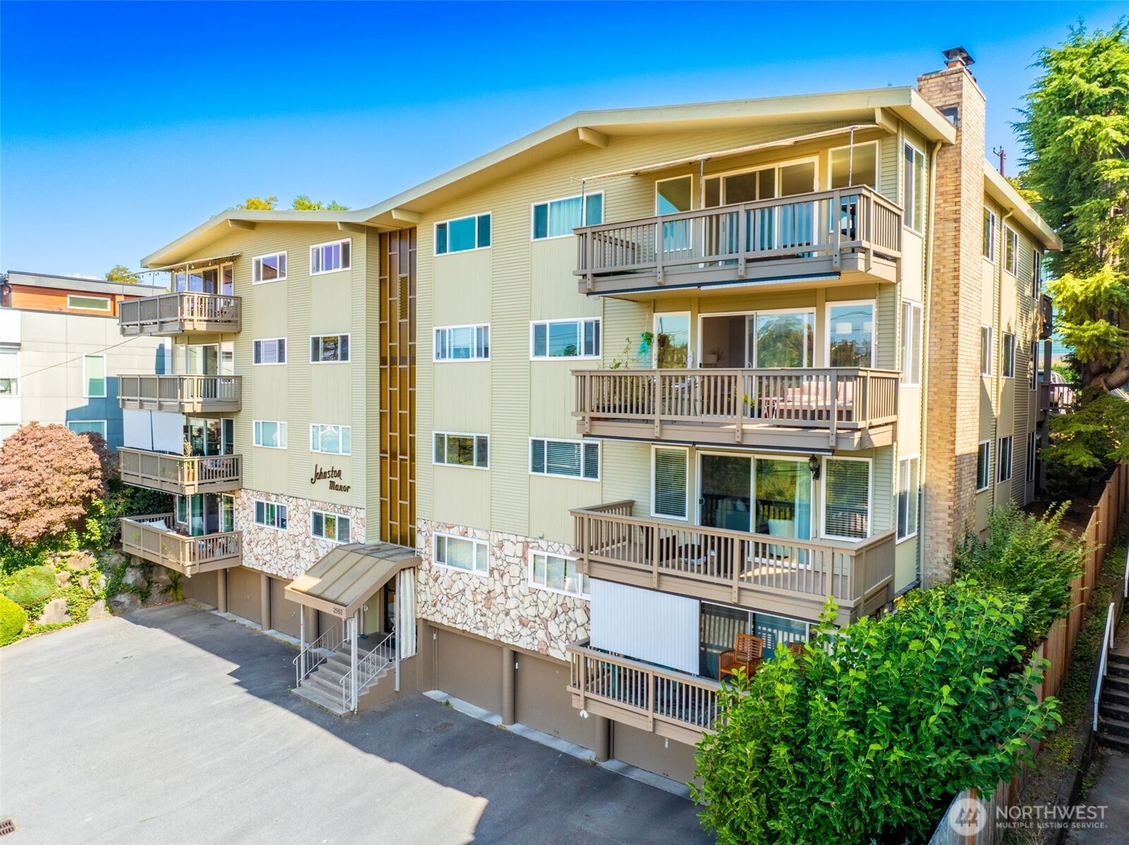 2552 14th Avenue W, Seattle, WA 98119