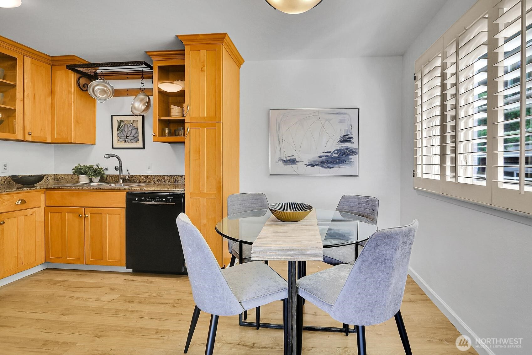 2552 14th Avenue W, Seattle, WA 98119