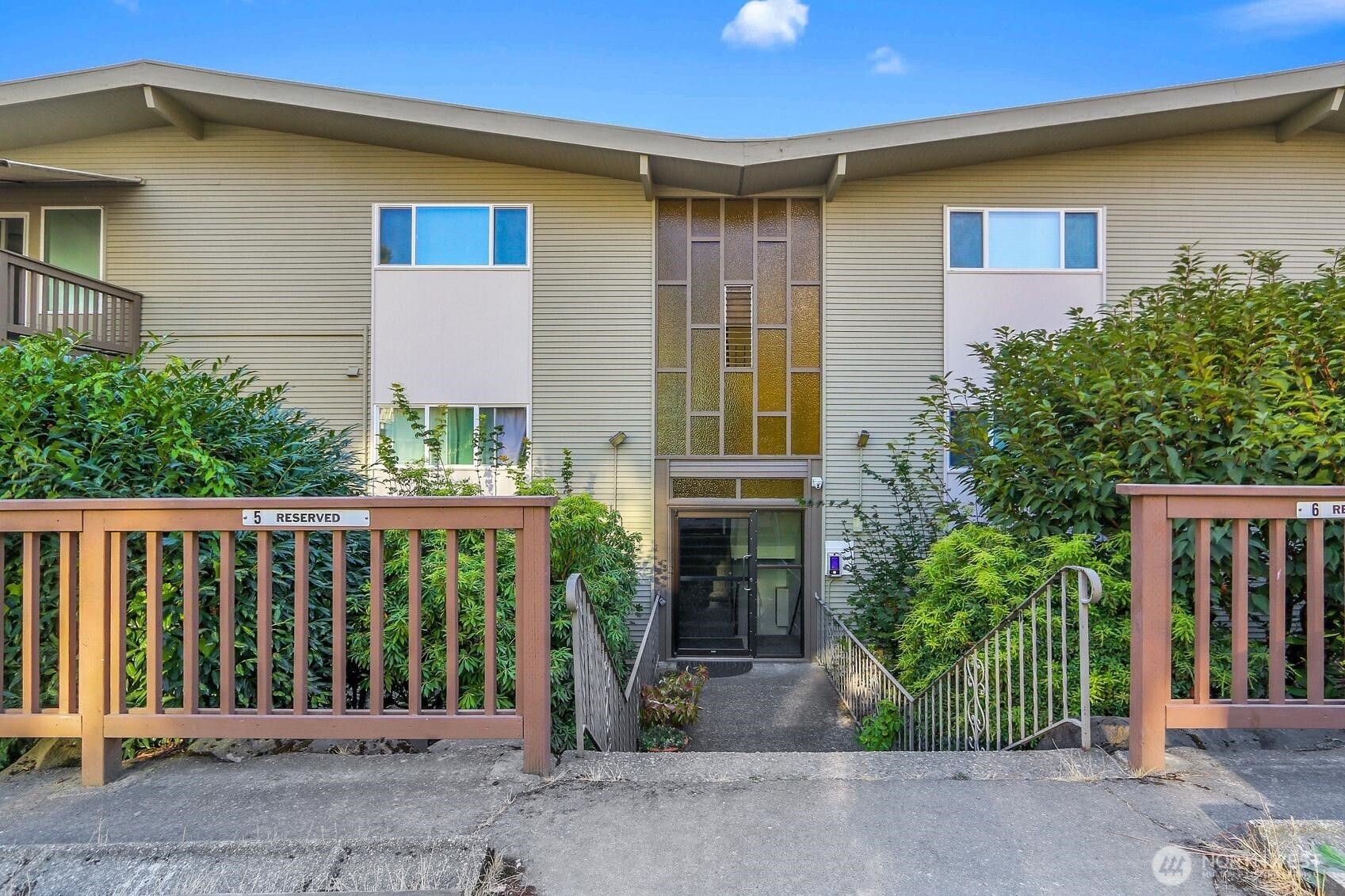 2552 14th Avenue W, Seattle, WA 98119