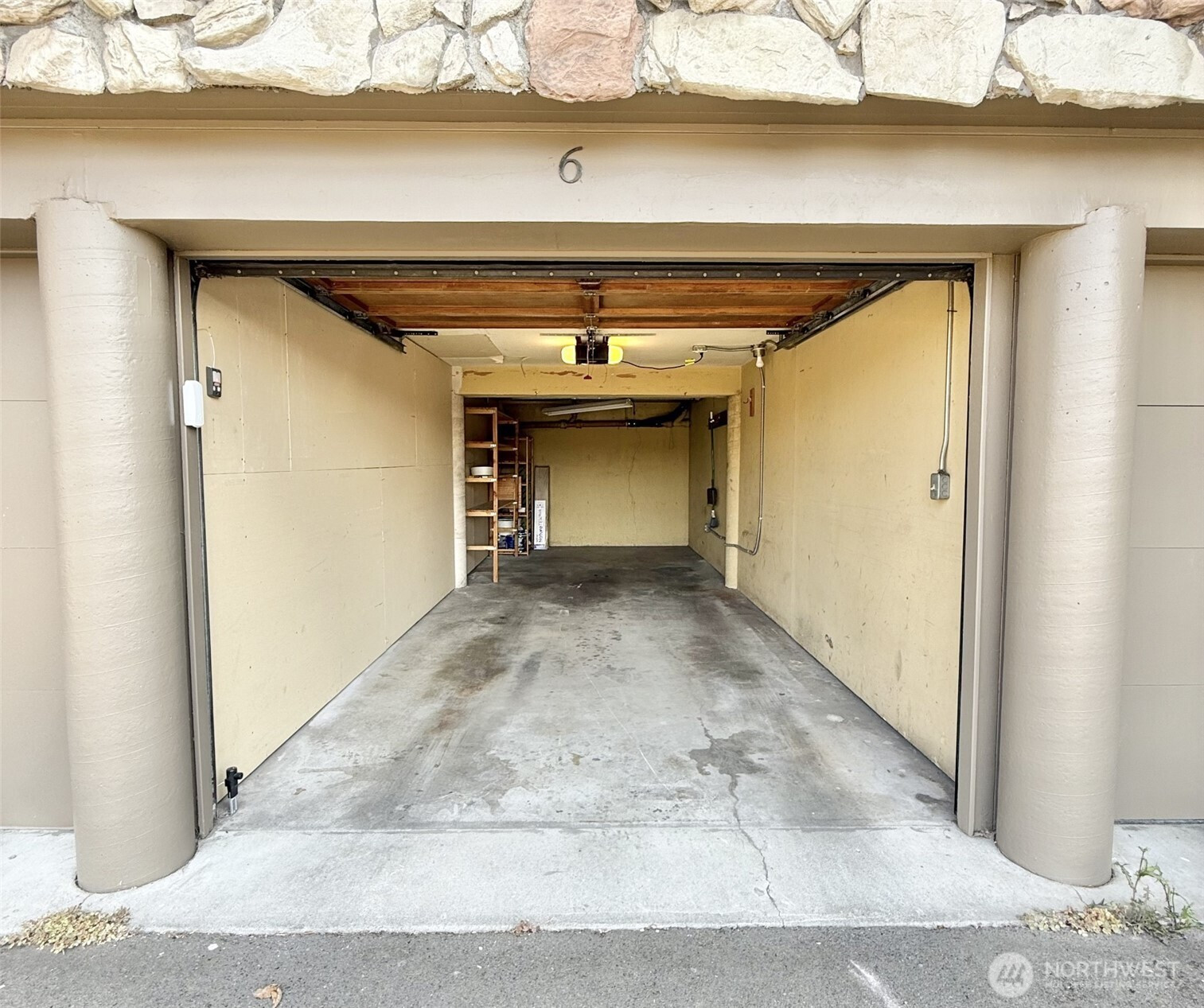 2552 14th Avenue W, Seattle, WA 98119