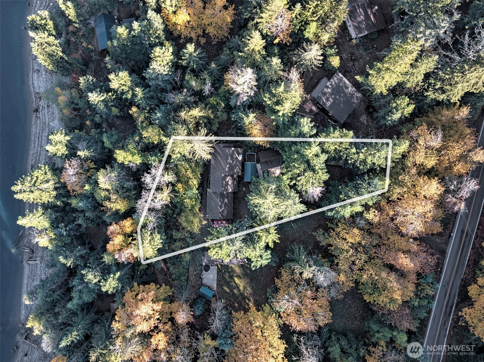 5791 N Lake Cushman Road, Hoodsport, WA 98548