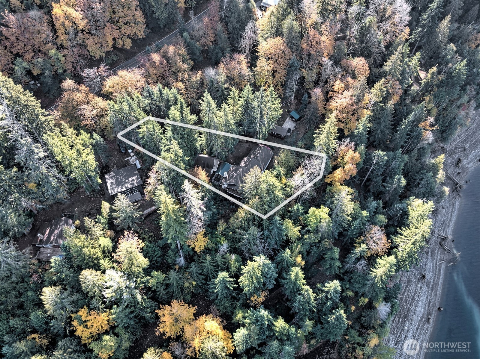 5791 N Lake Cushman Road, Hoodsport, WA 98548