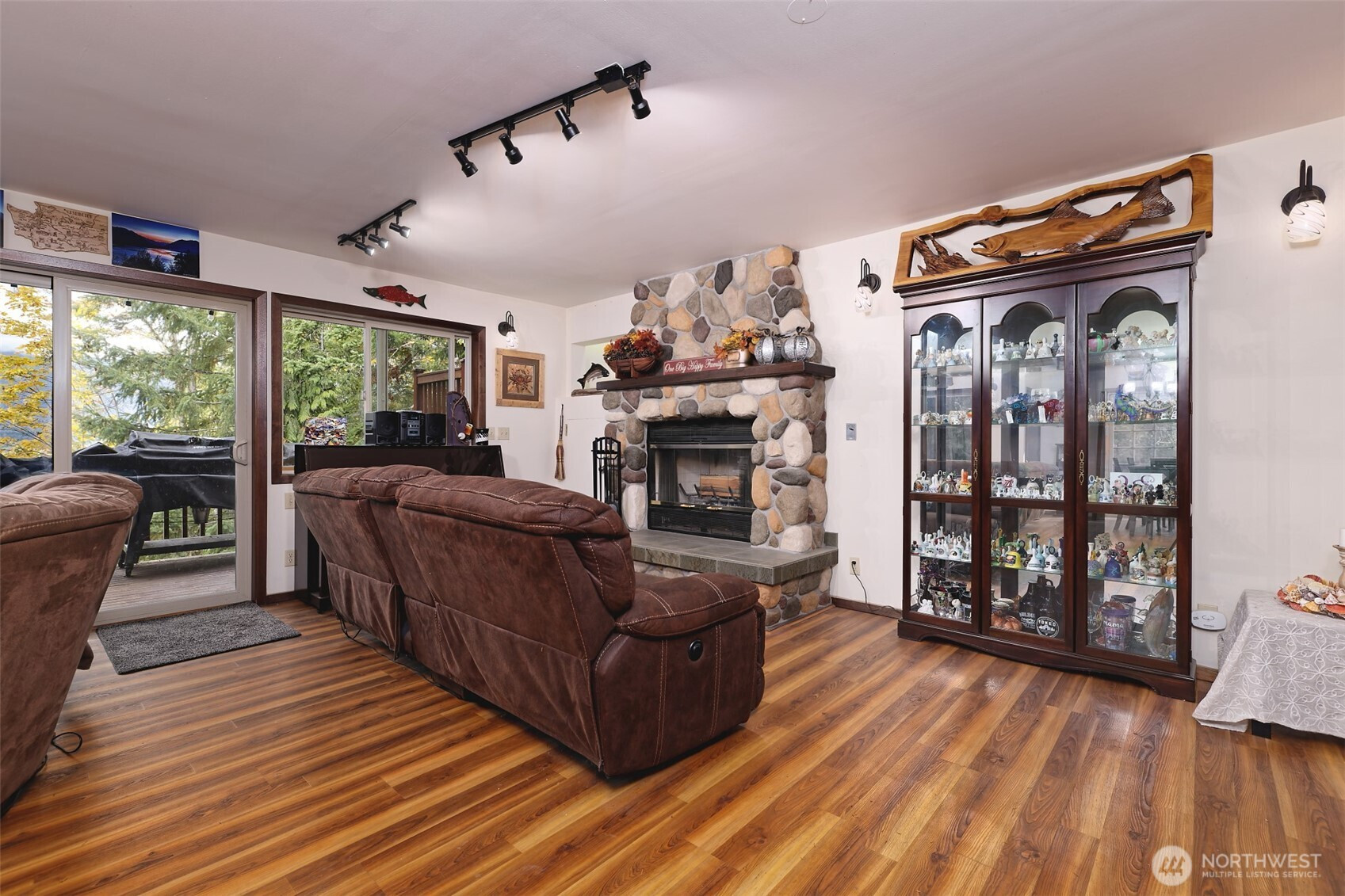 5791 N Lake Cushman Road, Hoodsport, WA 98548