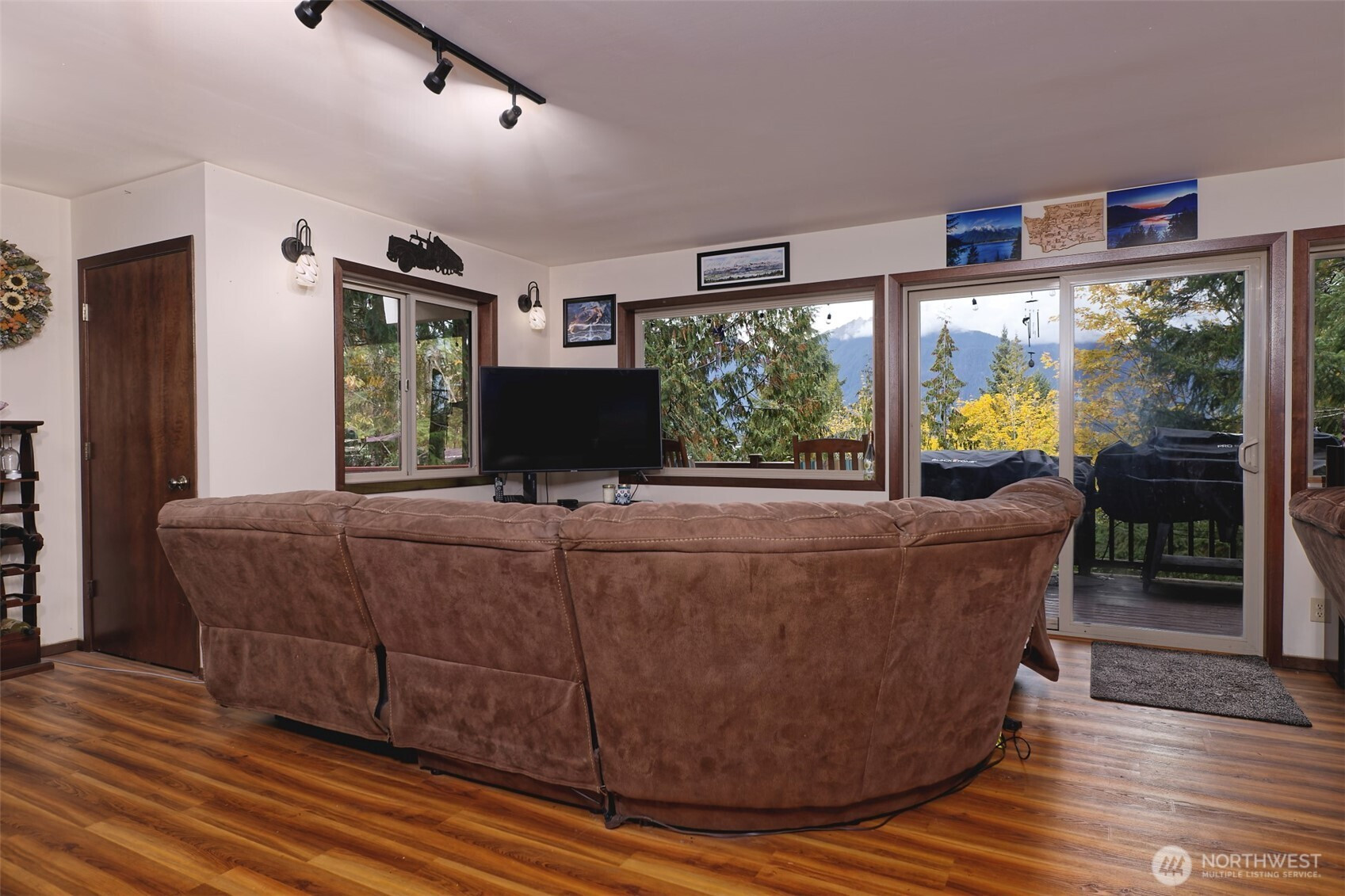 5791 N Lake Cushman Road, Hoodsport, WA 98548